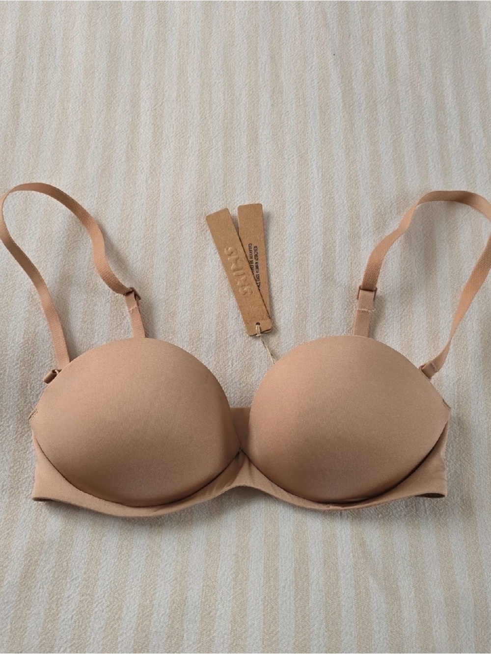 SKIMS Ultimate Push Up Strapless Bra Size: 30C Clay NWT NEW